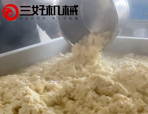 豆腐機制作豆腐壓制成型
