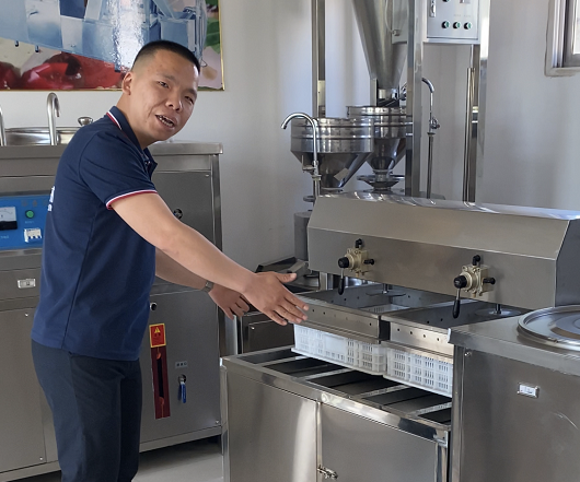 小型豆腐機(jī)啟動(dòng)成型