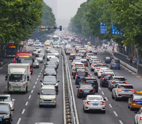 開車前往豆貴妃豆制品廠